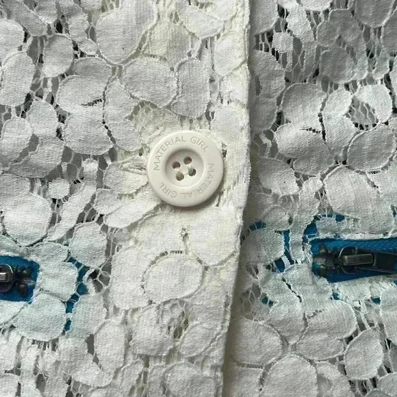🌸4/$30🌸material Girl | White lace with blue hem pull over jacket - Picture 4 of 8